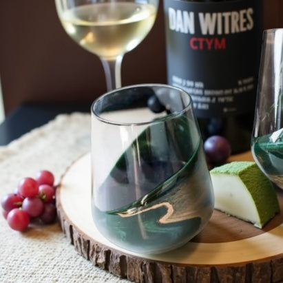 Lynn & Liana Frosted Resin Wine Glass Dk Green Gold